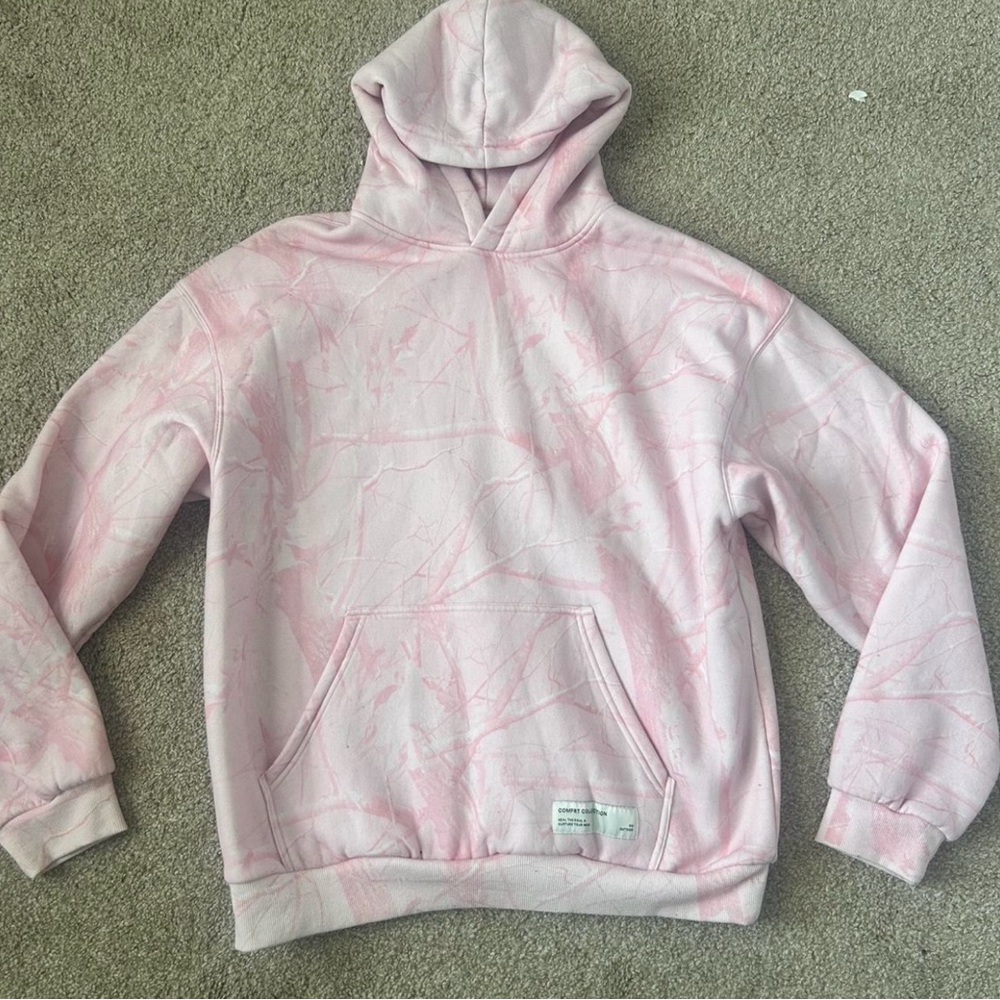 Comfrt pink camo sweatshirt.